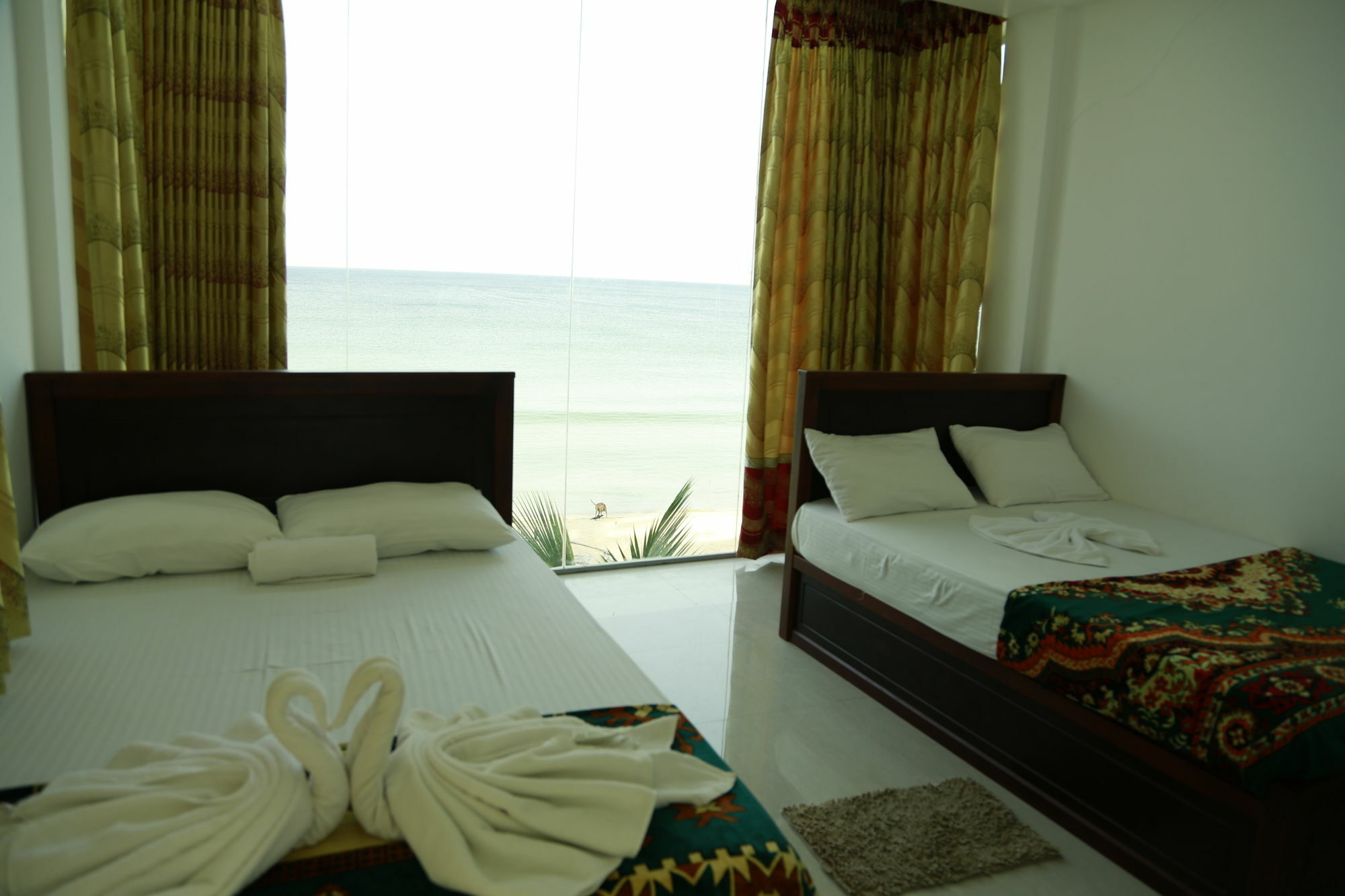 Blue Ocean Hotel Trincomalee Extérieur photo